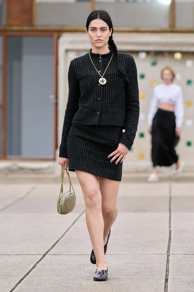 Look 49